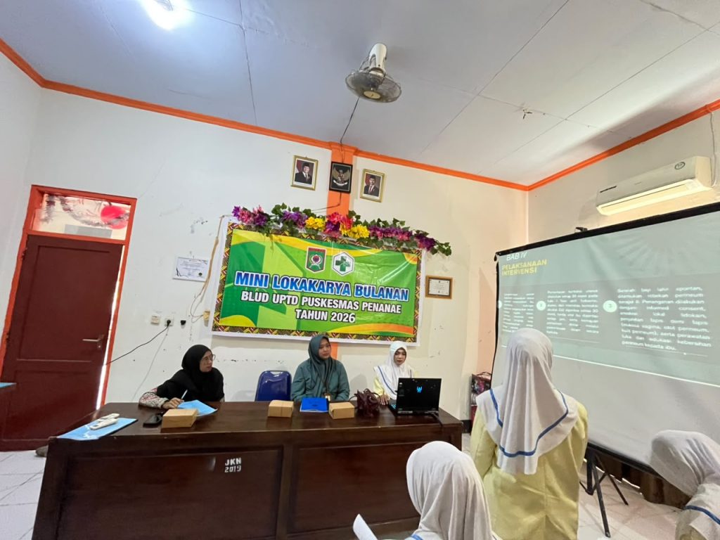 Prodi D3 Kebidanan POLMUDA Gelar Seminar dan Penarikan Mahasiswa PKK II TK. II di Puskesmas Penanae whatsapp image 2026 08 19 at 20.06.44