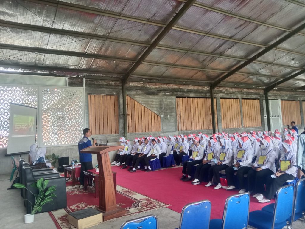 Hari Kedua PKKMB POLMUDA 2026/2027, Mahasiswa Baru Dibekali Literasi Digital, Keuangan dan Kesehatan Mental whatsapp image 2026 08 27 at 19.29.31